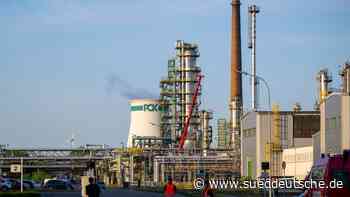 Taskforce zur Zukunft der Schwedter Raffinerie tagt vor Ort - Süddeutsche Zeitung - SZ.de