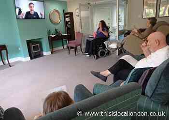 Dan Cooper leads choir session at Hugh Myddelton House