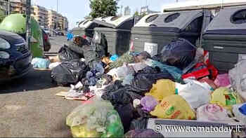 Roma ancora nella morsa dei rifiuti. La Cgil contro Gualtieri: "Serviva l'esercito"