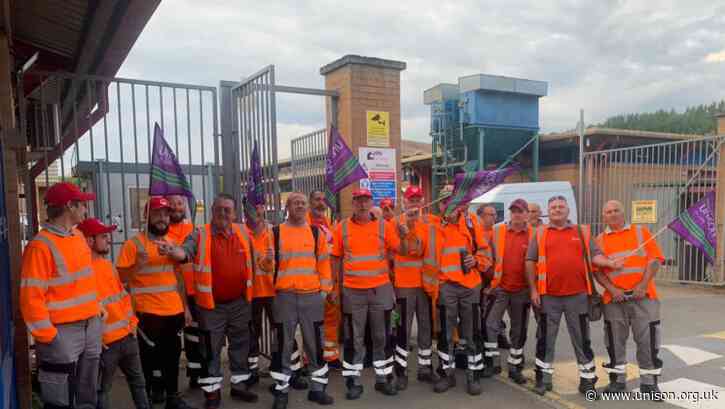 Harlow refuse workers call off strikes after improved pay offer