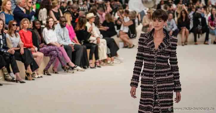 Viele Promis bei Haute Couture-Schauen in Paris