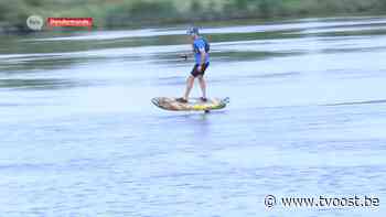 Nederlander surft naar Dendermonde om aandacht te vragen voor plasticvervuiling - TV Oost