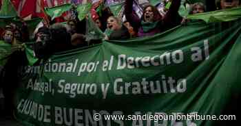 "Pañuelazo" verde en Buenos Aires contra fallo corte EEUU - The San Diego Union-Tribune