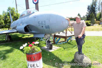 Plane makes permanent landing along the island highway – Saanich News - Saanich News