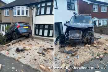 Hurst Road Bexley: Family left shaken following crash