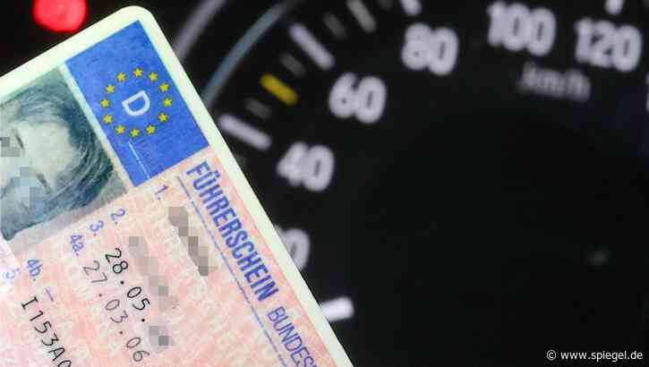 Bei Verkehrskontrolle erwischt: 83-Jähriger aus NRW fuhr 17 Jahre ohne Führerschein - DER SPIEGEL
