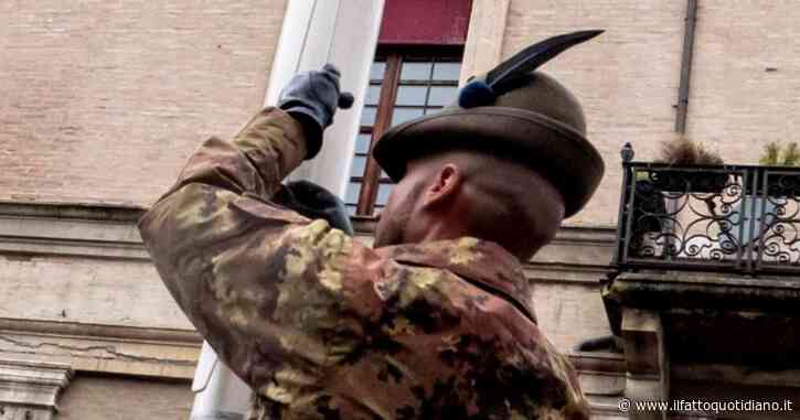 Alpini, la procura di Rimini chiede l’archiviazione dell’indagine per molestie. “Impossibile identificare autore”