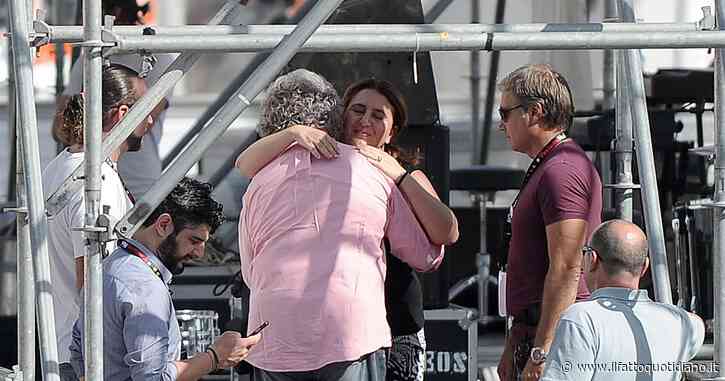 Reddito di cittadinanza, il post di Beppe Grillo a difesa di Catalfo: “Ha cercato di migliorare la vita di milioni di persone in povertà”