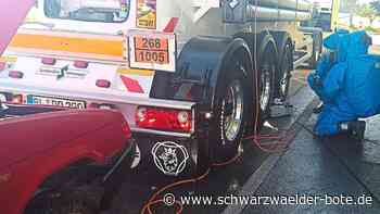 Gefahrgutübung in Binsdorf - Feuerwehrleute üben mit Atemschutz - Schwarzwälder Bote