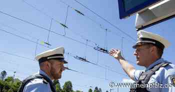 Pokémon an den Bahngleisen, Sonnenschirme für Zellen und Unfallflucht mit Kühlwasserspur - Kaiserslautern kompakt - Rheinpfalz.de