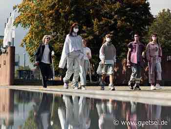 Tour de la Mode«, Mode Studenten präsentieren ihre Abschlusskollektionen in der Bielefelder Innenstadt, Gütsel Online, OWL live - Gütsel