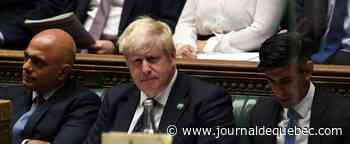 Boris Johnson plus que jamais sous pression après la démission de deux ministres