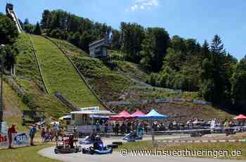 Sportevent in Bergstadt - K-Wagen in Poleposition im Skistadion - inSüdthüringen