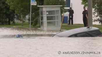 Vehicle swallowed as water main break floods Saskatoon intersection