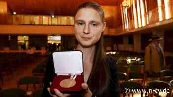 Der Tag: Ukrainerin erhält als zweite Frau die Fields-Medaille für Mathematik - n-tv NACHRICHTEN