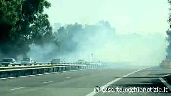 Incendio in autostrada, fiamme tra Capua e Caianello | Traffico in tilt - L'Occhio di Caserta