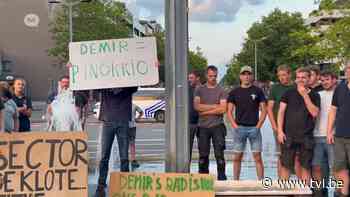 Boze boeren bezetten fontein op Europlaan in Genk - TV Limburg