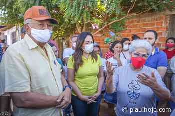 Regina Sousa e Dr. Pessoa visitam obra de calçamento no bairro Pedro Balzi, em Teresina - Piauí Hoje
