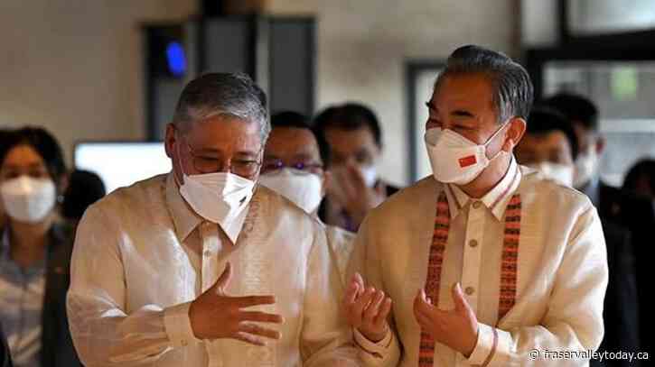 Marcos plays balancing act in meeting with China’s FM
