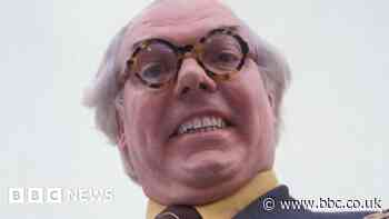 Roy Chubby Brown: Morecambe gig pulled over 'incompatible values'