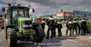 Dutch police fire at protesting farmers - Gloucester Advocate