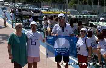 «Vado al mare a Fermo…Bandiera blu» carovana di bimbi 'in pista' con i vessilli negli chalet - Cronache Fermane