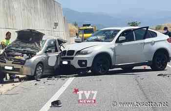 FORTORINA, VIOLENTO IMPATTO TRA DUE AUTO. FERITI I CONDUCENTI. FOTO - TV Sette Benevento