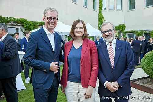 Regierung plant „doppelten Neustart der Tourismusbranche“