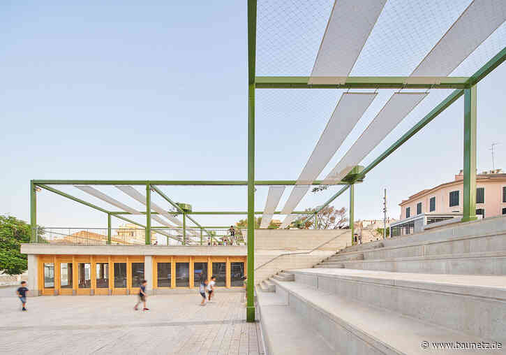 Freitreppe mit Pergola
 - Platzgestaltung auf Mallorca von Son Estudi