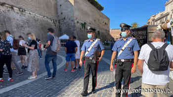 Turisti borseggiati mentre passeggiano nel centro della capitale, 5 arresti