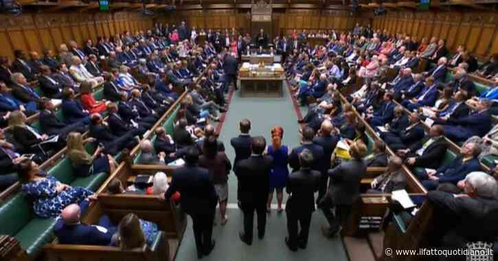 “Bye Boris” le urla dei deputati in Parlamento verso il premier. L’intervento dell’ex ministro: “Quando è troppo è troppo” – Video