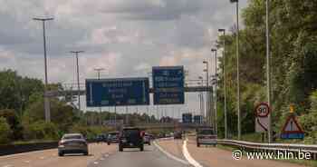 Linkerrijstrook versperd op E17 ter hoogte van Destelbergen - Het Laatste Nieuws