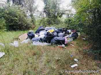 Monticello d'Alba, abbandonano rifiuti lungo il sentiero S4: scoperti e sanzionati - LaVoceDiAlba.it