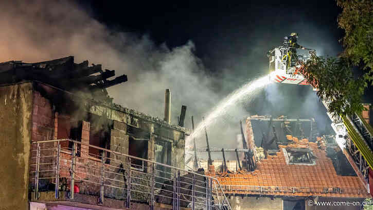 Verheerender Großbrand zerstört Bauernhof in Iserlohn-Kesbern - come-on.de
