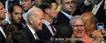 Biden s'offre un peu de répit dans l'Ohio, entouré de la classe ouvrière qu'il affectionne