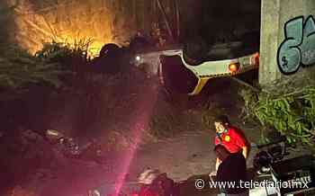 Taxista pierde el control de su auto y cae a un canal en la avenida Cabezada en Monterrey - Telediario CDMX