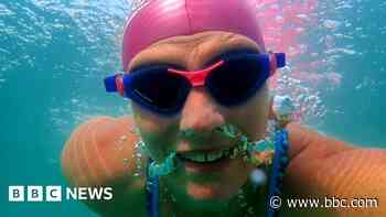 Hysterectomy no deterrent to Dorset women's cross-Channel swim - BBC