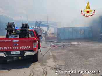 Fiamme in un container all'interno di un'azienda di via Caravaggio: intervengono i vigili del fuoco - valdinievoleoggi.it