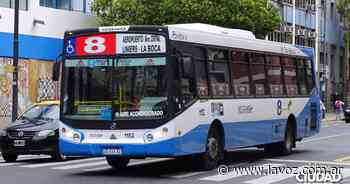 Buenos Aires: un hombre atrincherado en un colectivo amenazó con matarse y luego se entregó - La Voz del Interior