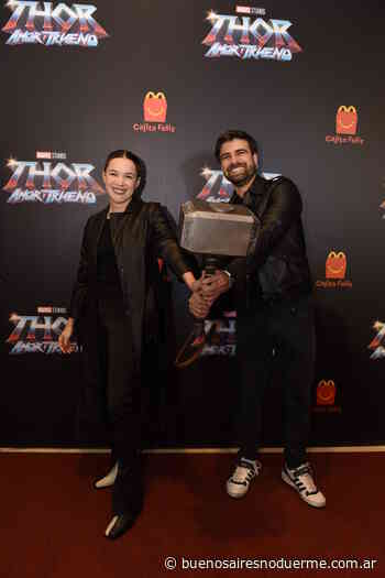 Sofi Pachano y su pareja en la premiere de THOR - Buenos Aires No Duerme