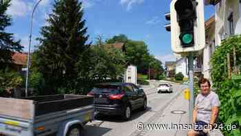 Schleichverkehr durch Schwindegg: Rentnerin Roswitha Schmidt (70) geht auf die Barrikaden