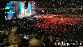 Bari, in 50mila al San Nicola in festa per Vasco: "Adoro la Puglia e il Sud. Il resto sono fake news". Tra i … - La Repubblica