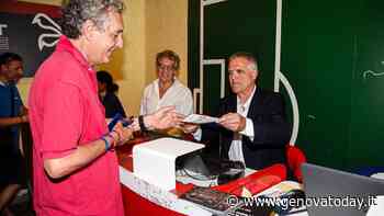 Genoa, abbonamenti a quota settemila: anche Zangrillo consegna i tagliandi - GenovaToday