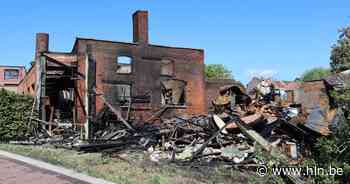 Mogelijk asbestgevaar in omgeving van afgebrand houtbedrijf: “Reiniging wordt vandaag verdergezet” - Het Laatste Nieuws