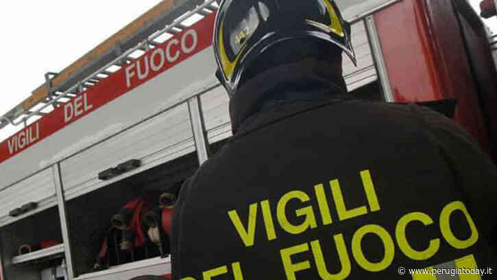 Corciano, incendio a San Mariano: case minacciate dalle fiamme, vigili del fuoco in azione - PerugiaToday