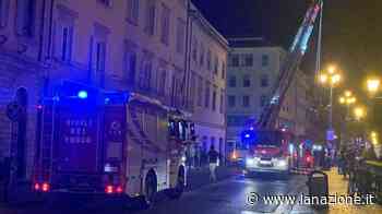 Pisa, turista americana di 36 anni cade dalle spallette: "Si stava facendo dei selfie" - LA NAZIONE