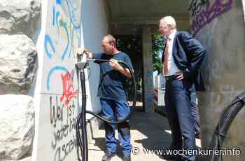 Die Albertbrücke wird mit Nussschalen schick gemacht - Dresden - WochenKurier