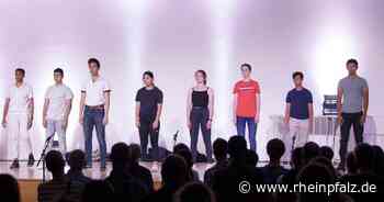 Heinrich-Heine-Gymnasium: Schultheaterprojekt zu Krieg und Flucht - Kaiserslautern - Rheinpfalz.de