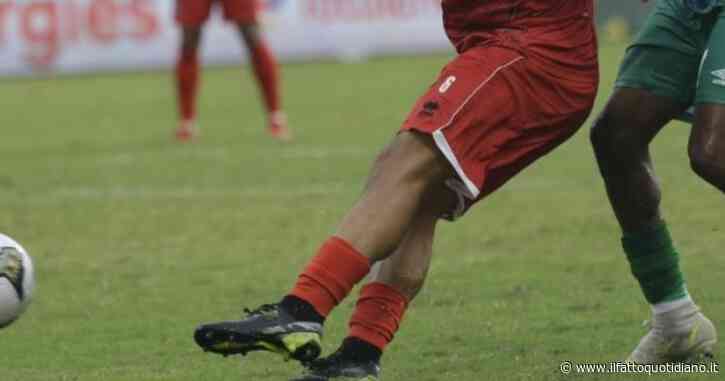 La differenza reti è decisiva per la promozione: le due squadre segnano 187 gol. La combine è così palese che se ne va pure l’arbitro