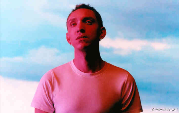 Oliver Sim shares new single ‘GMT’ and announces 2022 headline tour